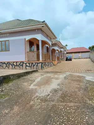 8bdrm House in Garuga Ntebe Rd, Central Division for sale