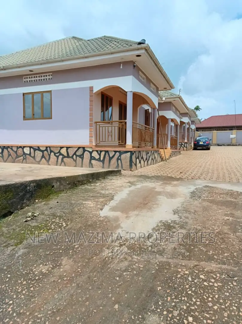 8bdrm House in Garuga Ntebe Rd, Central Division for sale