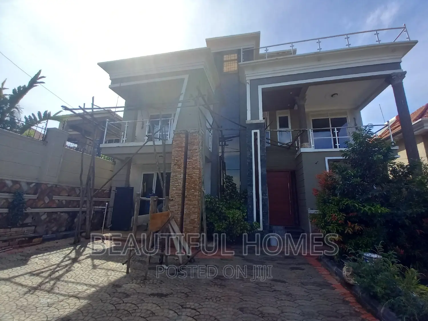 Furnished 5bdrm Duplex in Kira for sale