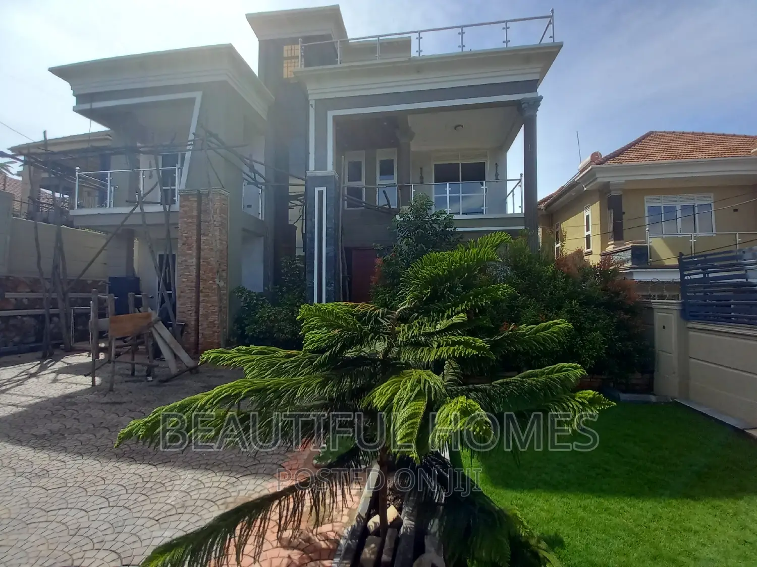 Furnished 5bdrm Duplex in Kira for sale
