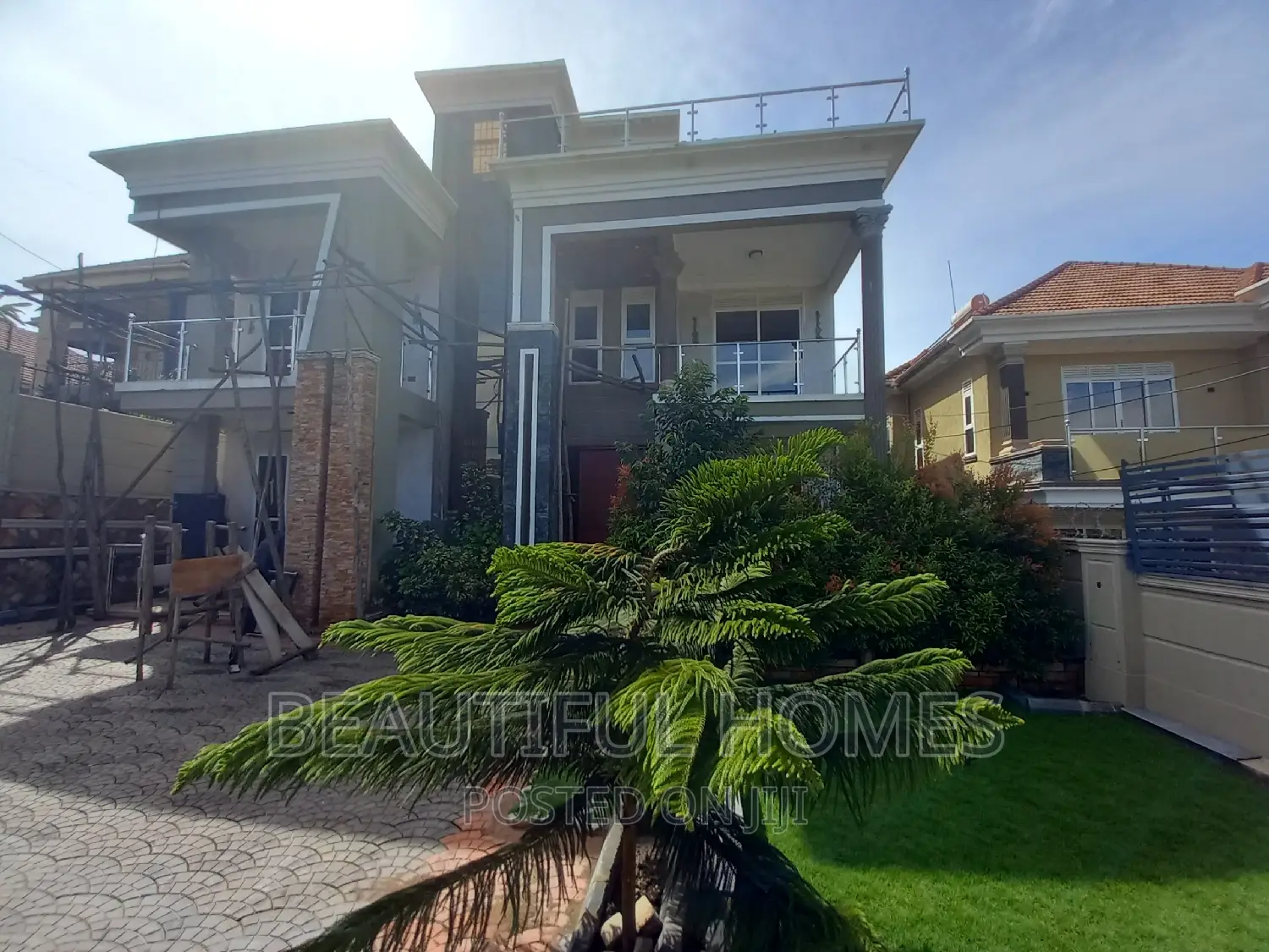 Furnished 5bdrm Duplex in Kira for sale