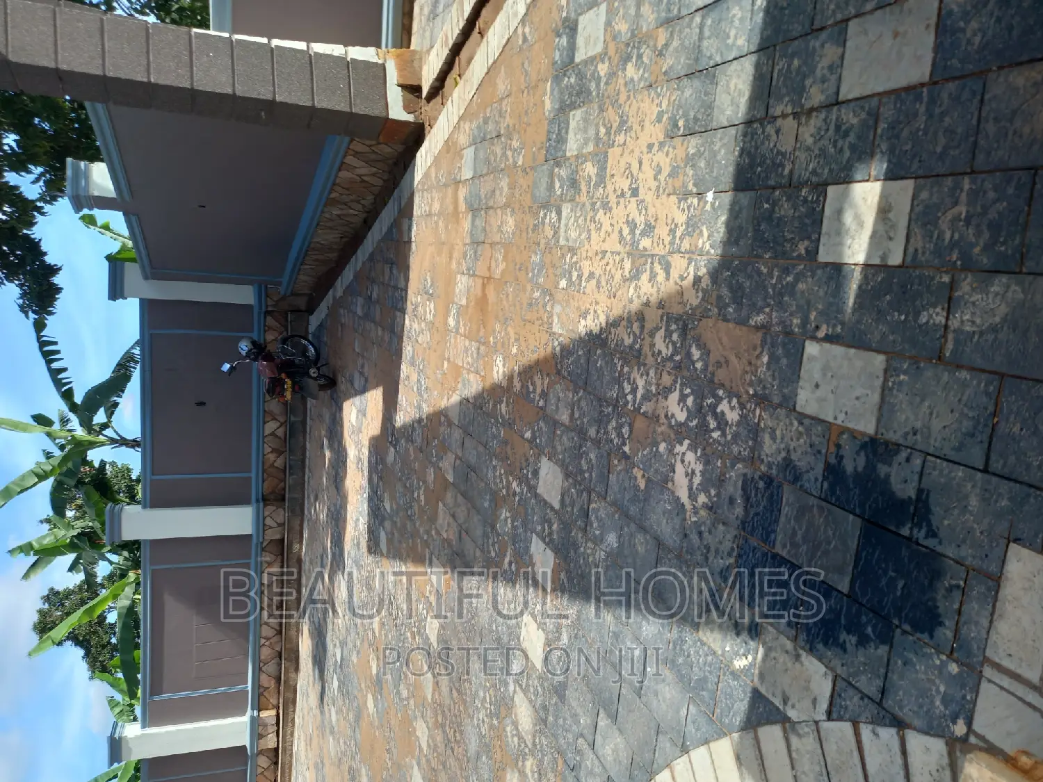 Furnished 5bdrm Bungalow in Kira Town for sale