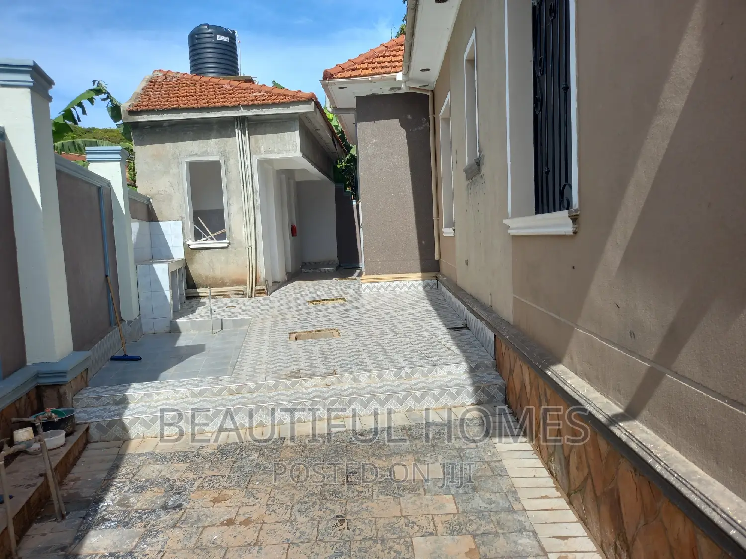 Furnished 5bdrm Bungalow in Kira Town for sale