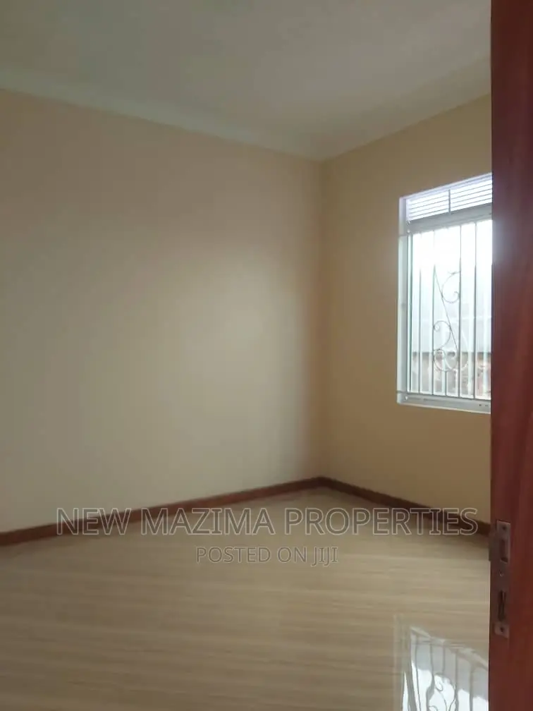 3bdrm Bungalow in Kitende Ntebe Rd, Central Division for sale