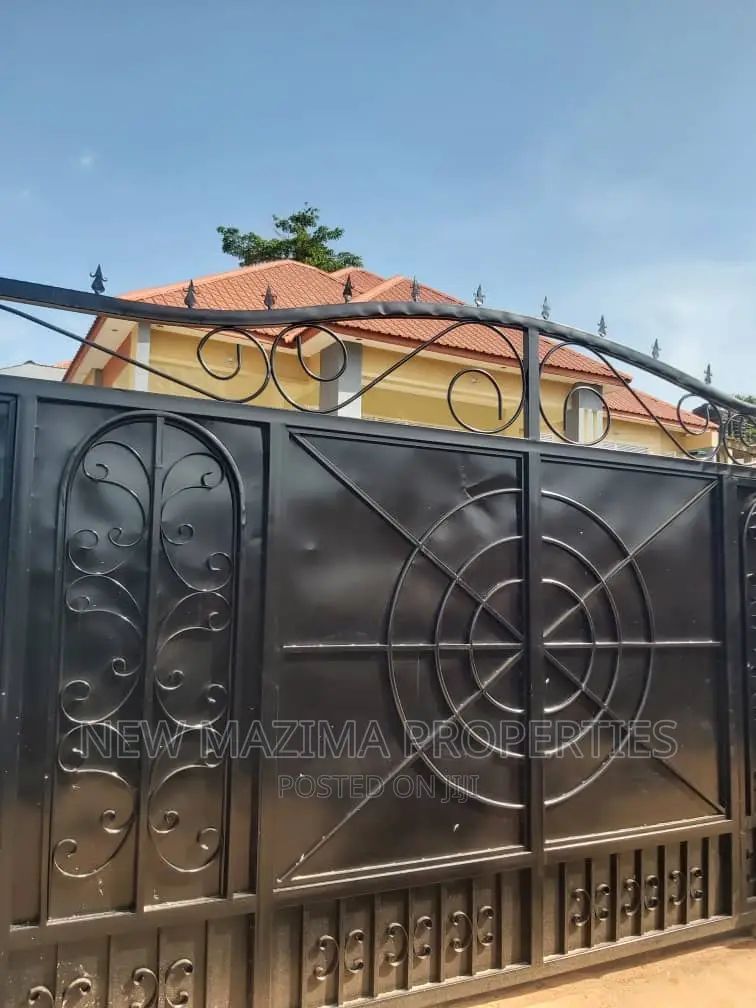 3bdrm Bungalow in Kitende Ntebe Rd, Central Division for sale
