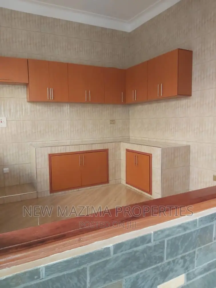 3bdrm Bungalow in Kitende Ntebe Rd, Central Division for sale