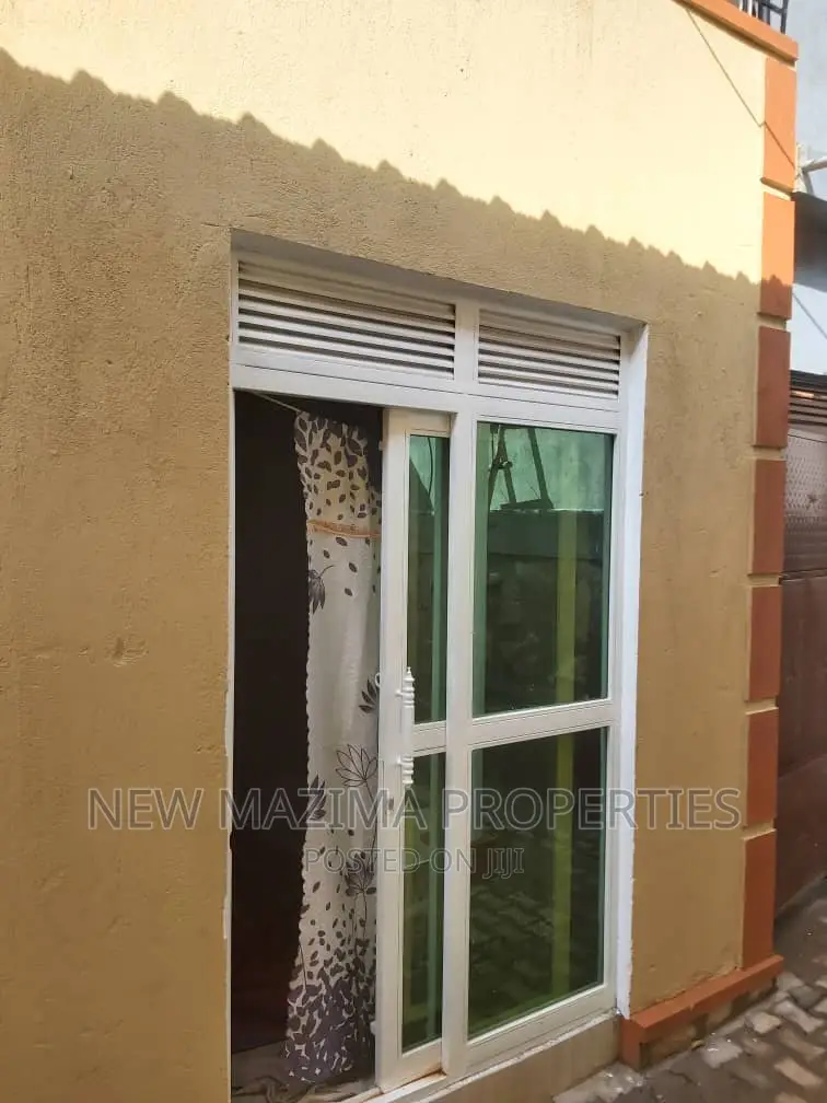 3bdrm Bungalow in Kitende Ntebe Rd, Central Division for sale