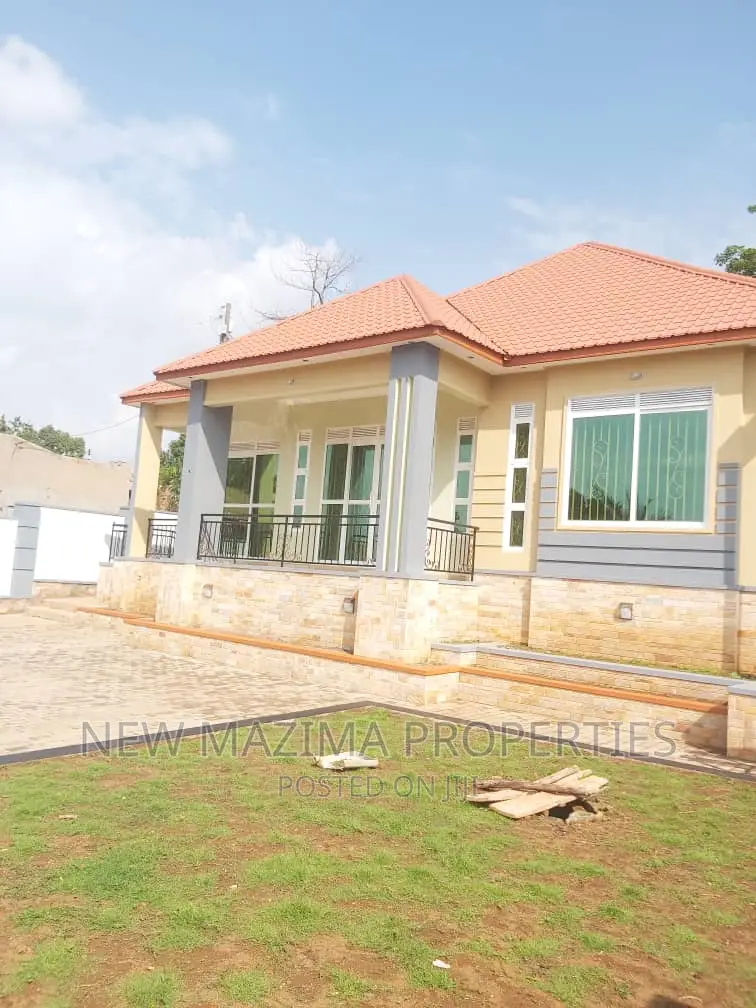 3bdrm Bungalow in Kitende Ntebe Rd, Central Division for sale