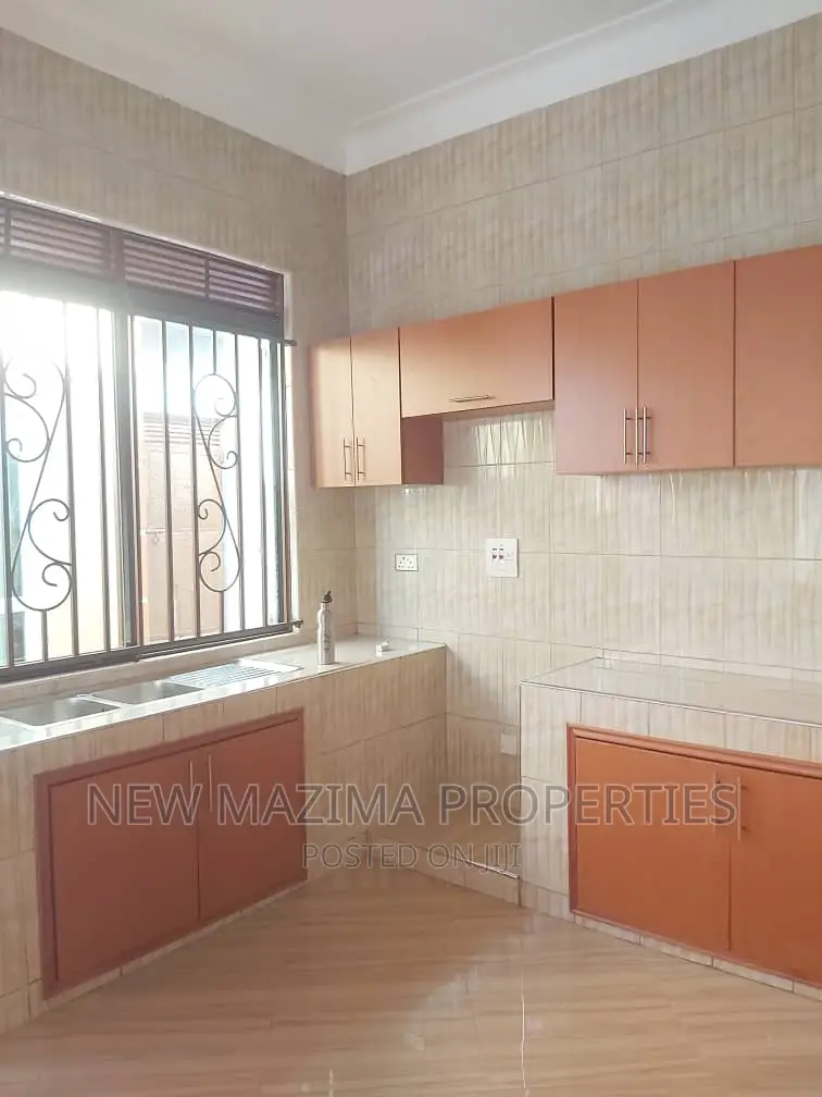 3bdrm Bungalow in Kitende Ntebe Rd, Central Division for sale