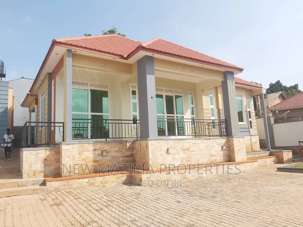 3bdrm Bungalow in Kitende Ntebe Rd, Central Division for sale