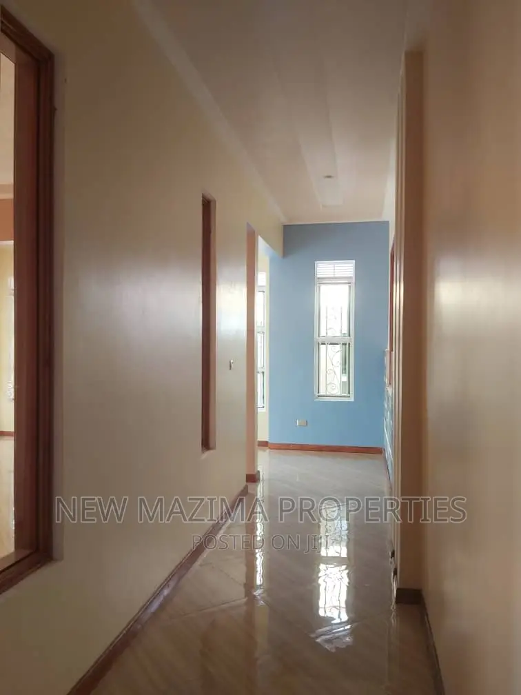 3bdrm Bungalow in Kitende Ntebe Rd, Central Division for sale