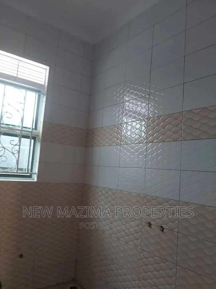 3bdrm Bungalow in Kitende Ntebe Rd, Central Division for sale