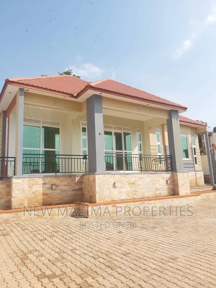 3bdrm Bungalow in Kitende Ntebe Rd, Central Division for sale