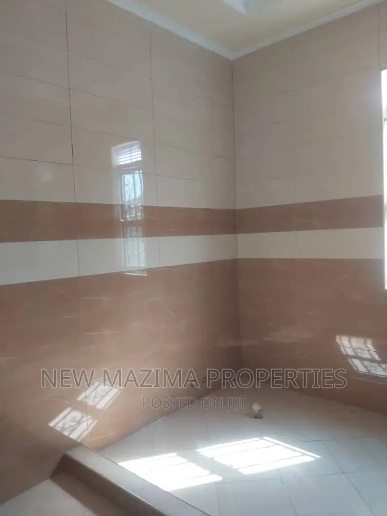 3bdrm Bungalow in Kitende Ntebe Rd, Central Division for sale