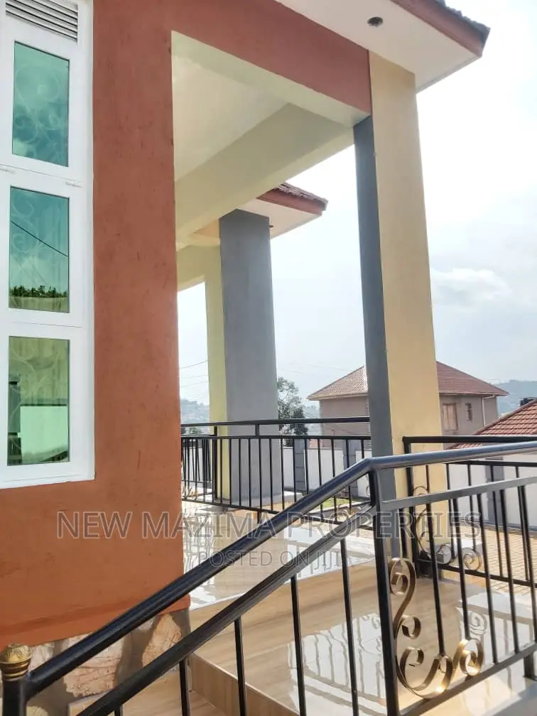 3bdrm Bungalow in Kitende Ntebe Rd, Central Division for sale