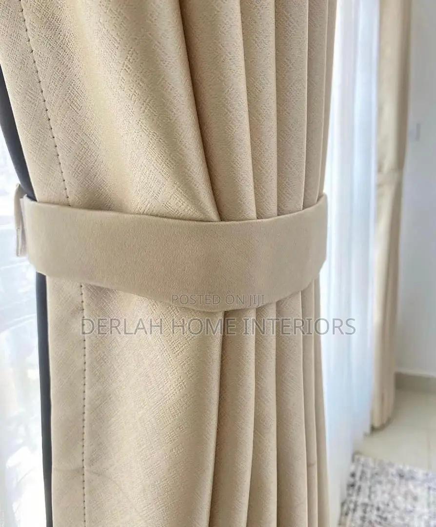 Curtain With Their Resembling Handles (Each Complete Meter )