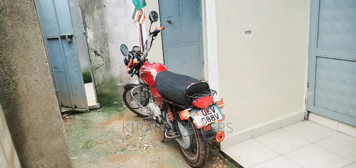 Bajaj Boxer 100 2022 Red