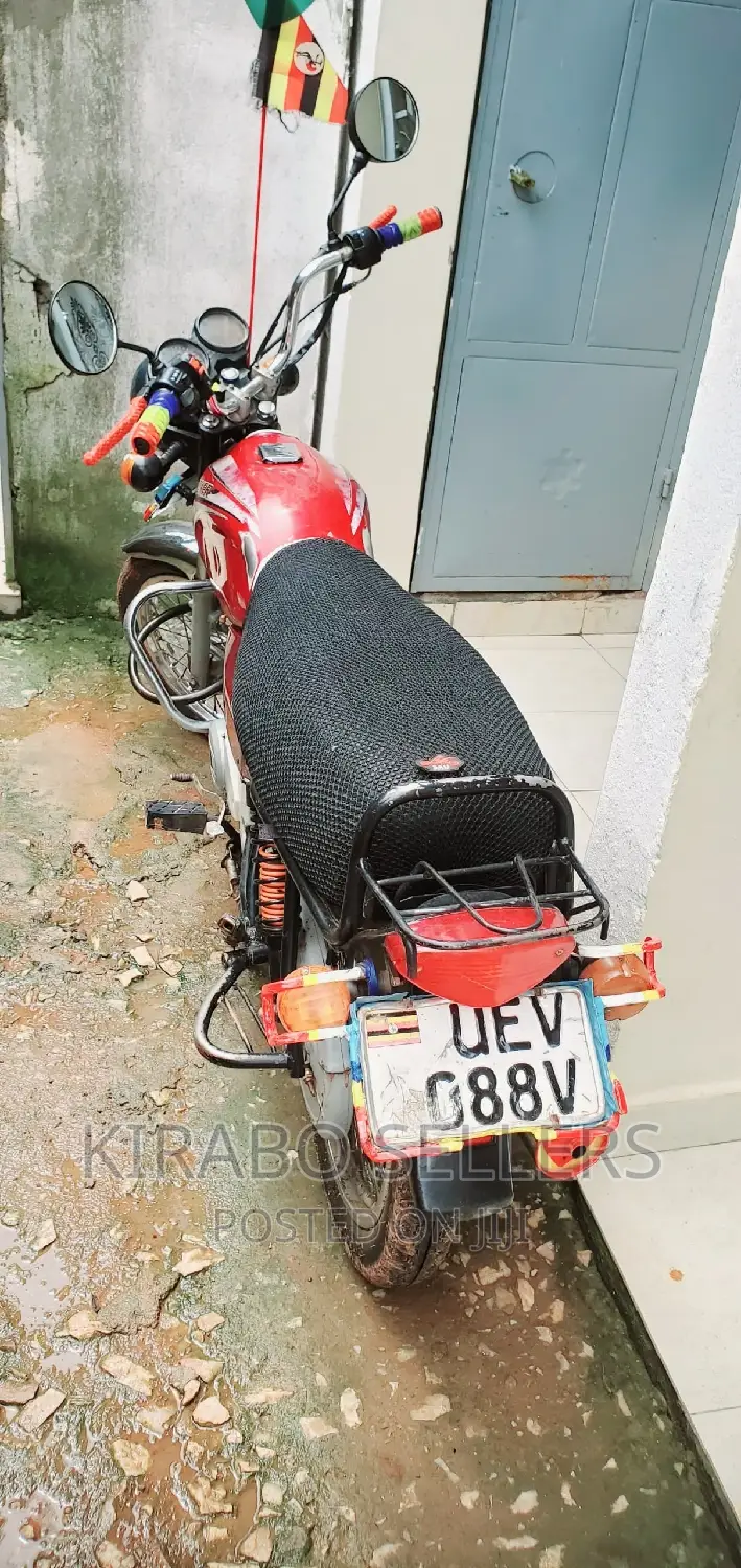 Bajaj Boxer 100 2022 Red