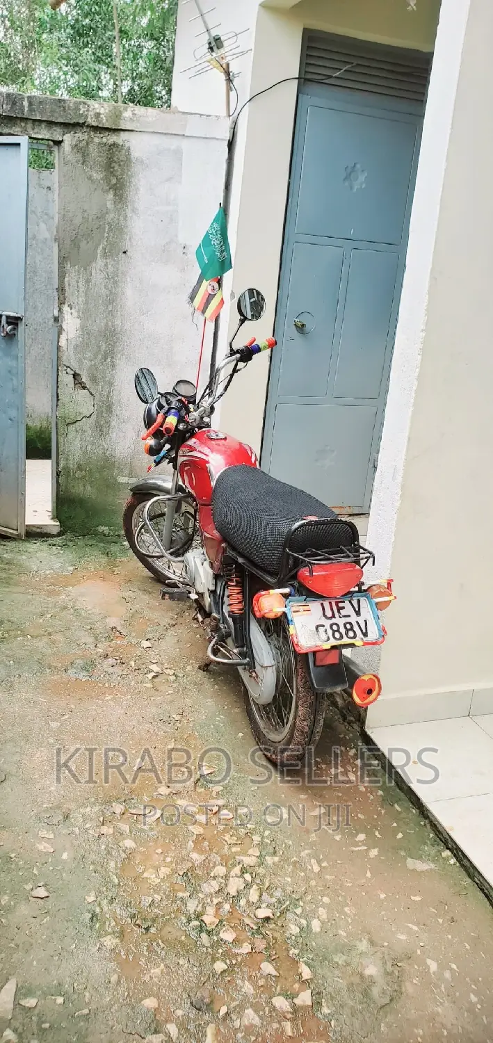 Bajaj Boxer 100 2022 Red