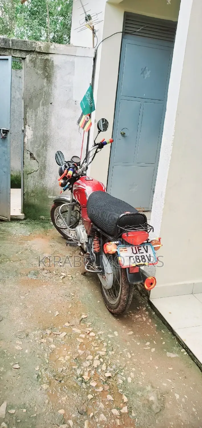 Bajaj Boxer 100 2022 Red