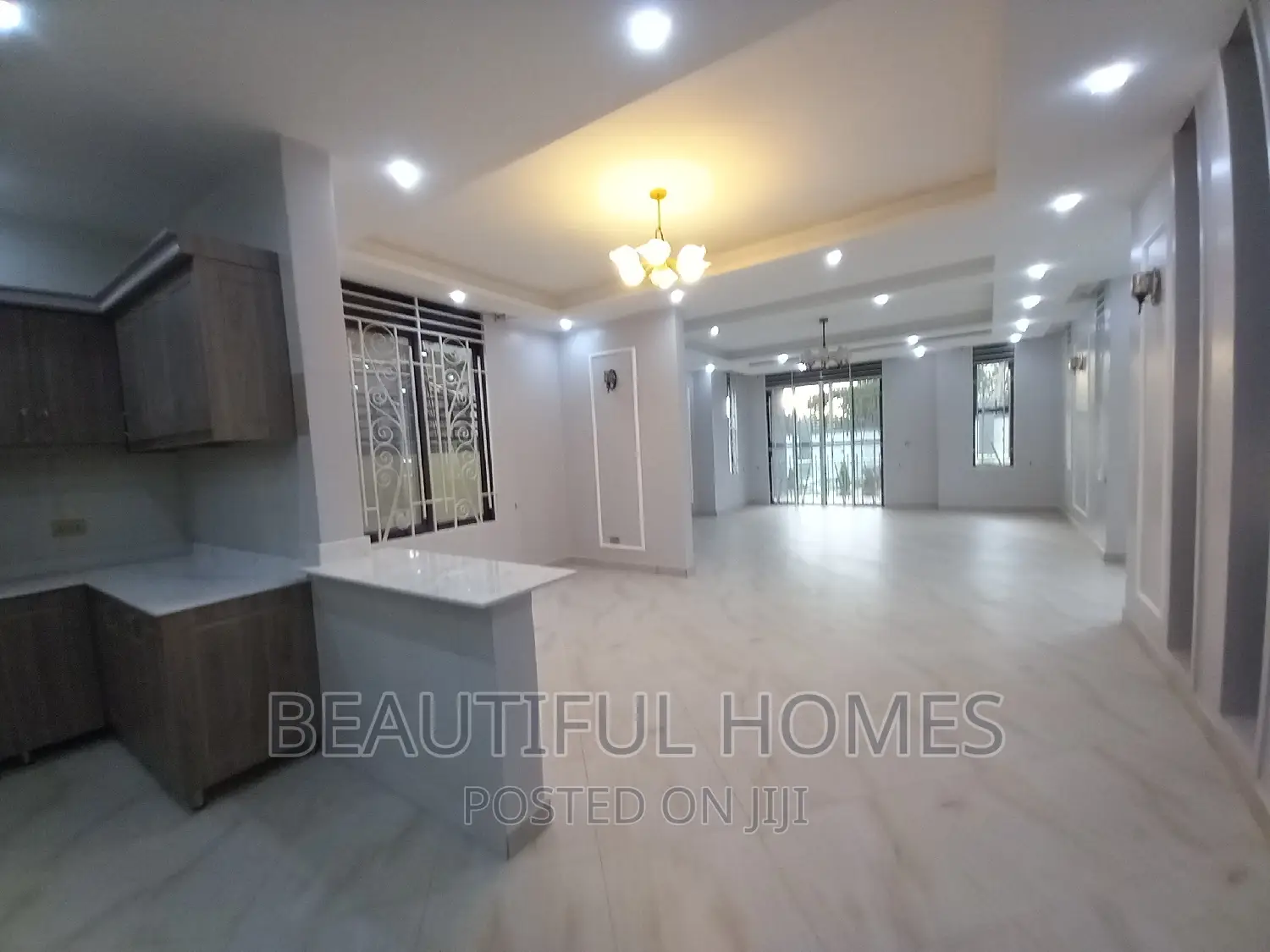 Furnished 6bdrm Duplex in Kira Posh for sale
