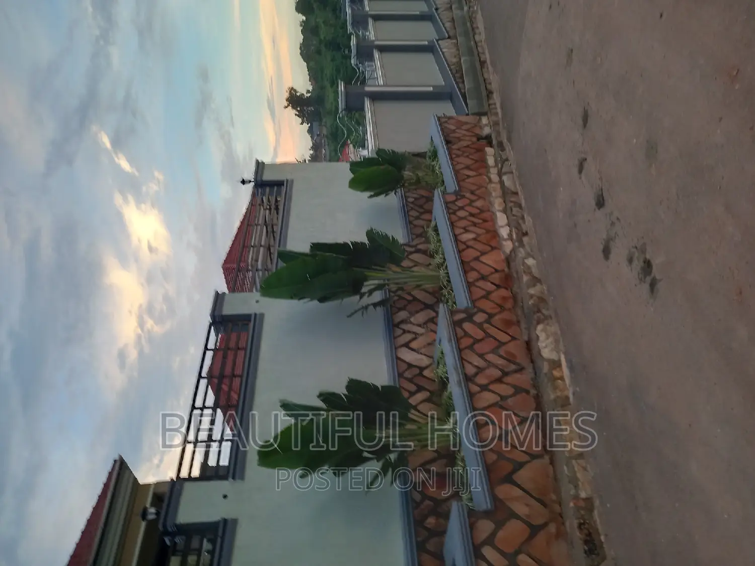 Furnished 6bdrm Duplex in Kira Posh for sale