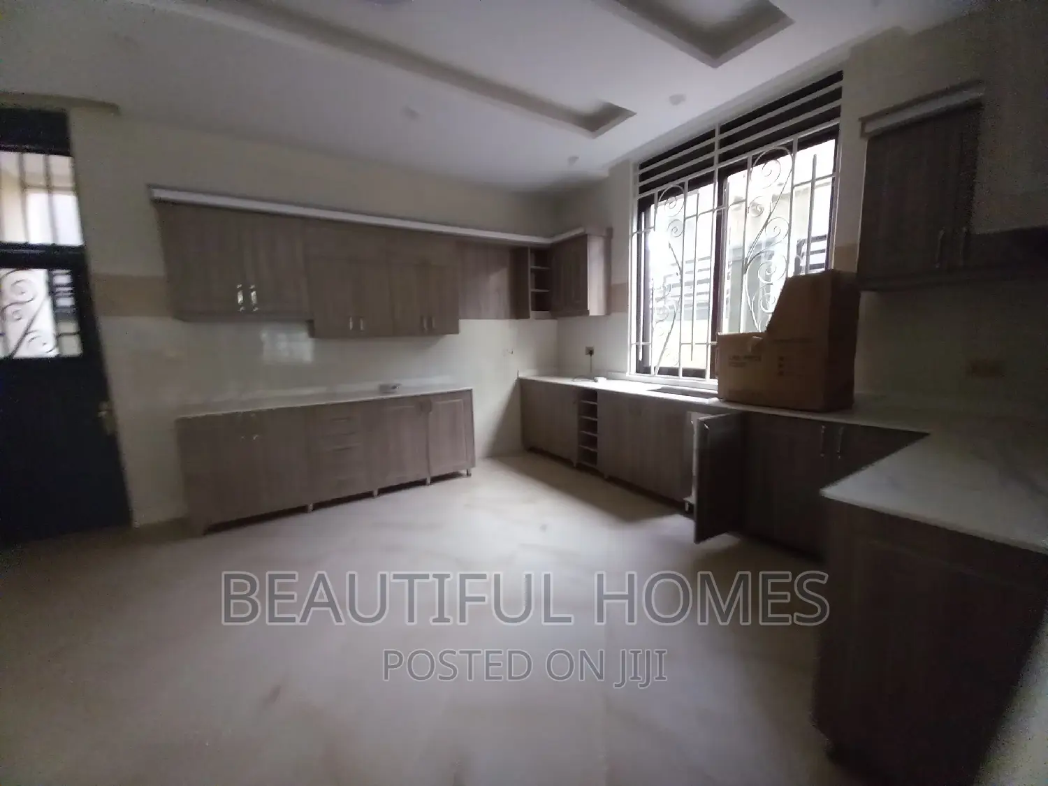 Furnished 6bdrm Duplex in Kira Posh for sale