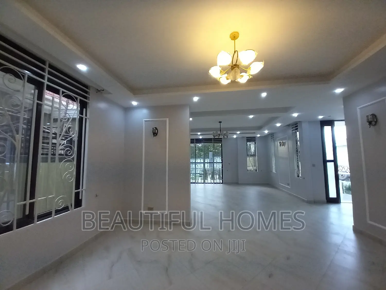 Furnished 6bdrm House in Kira Posh for sale