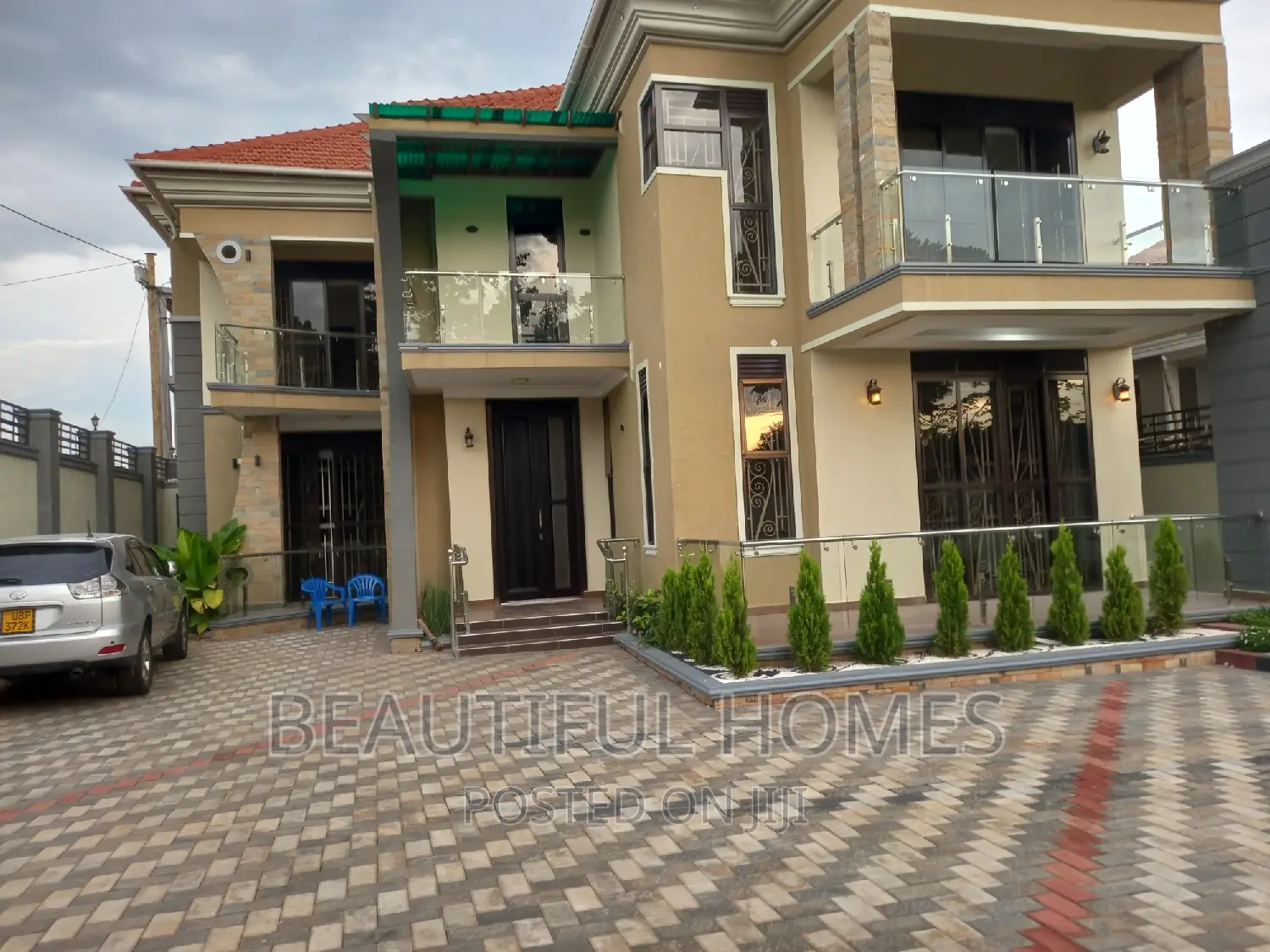 Furnished 6bdrm House in Kira Posh for sale