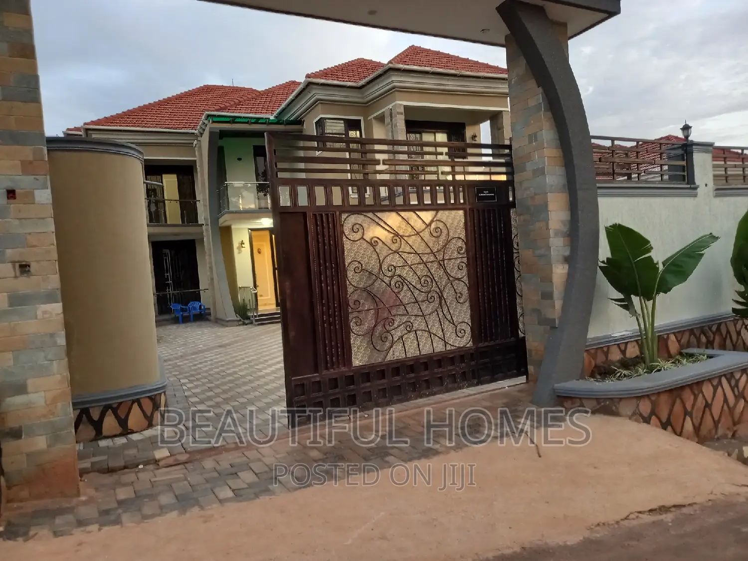 Furnished 6bdrm House in Kira for sale