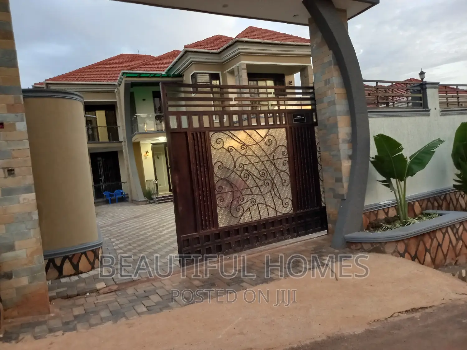 Furnished 6bdrm House in Kira for sale