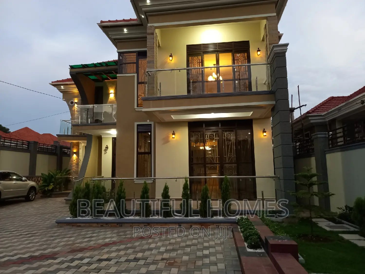 Furnished 6bdrm Duplex in Kira Tarmack for sale