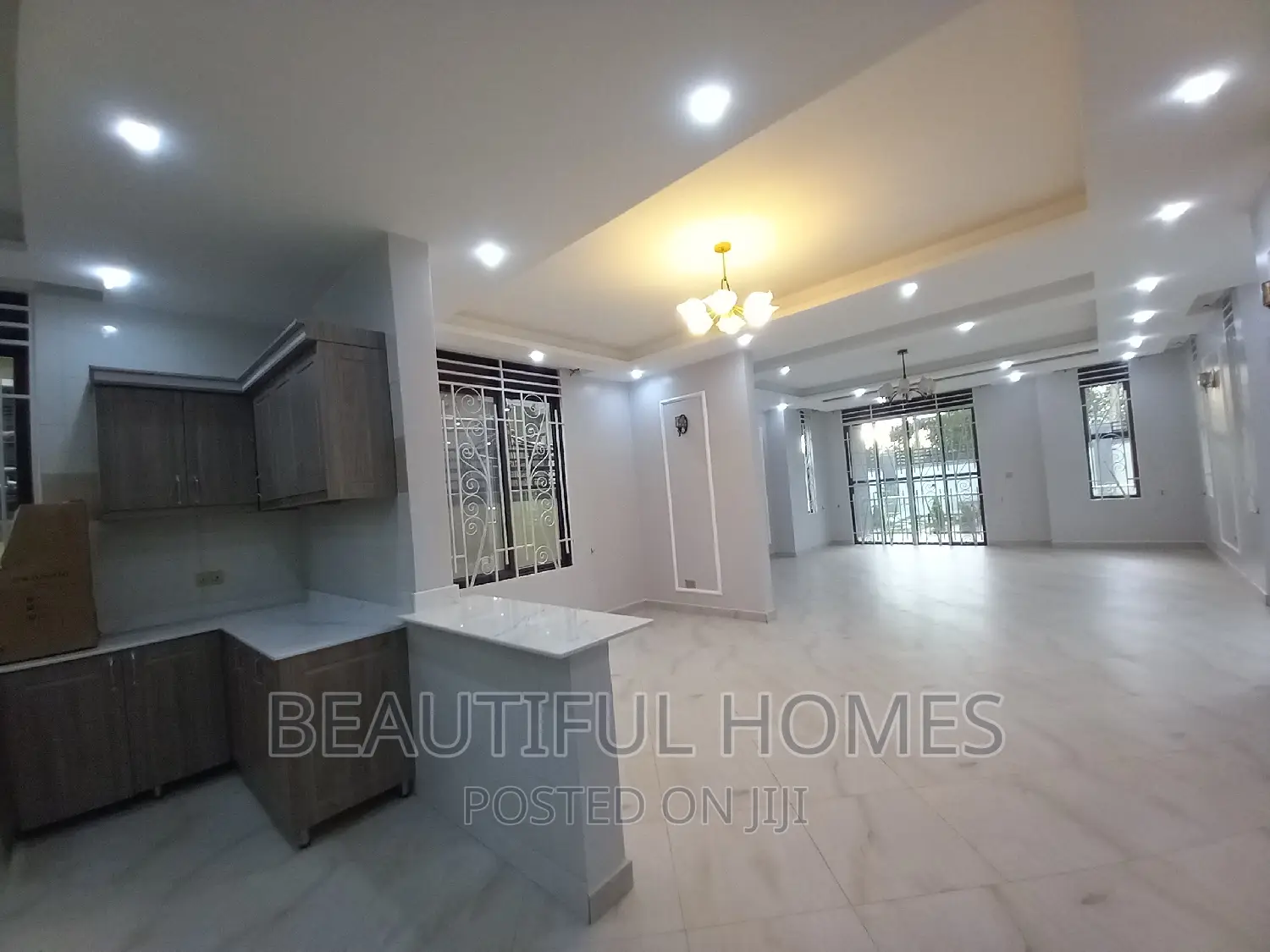 Furnished 6bdrm Duplex in Kira Tarmack for sale