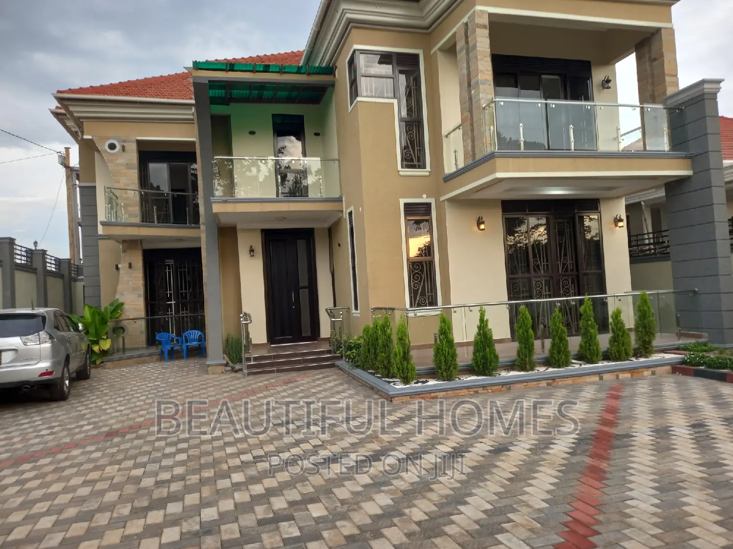 Furnished 6bdrm Duplex in Kira for sale