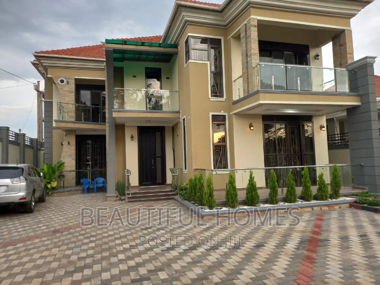 Furnished 6bdrm Duplex in Kira for sale