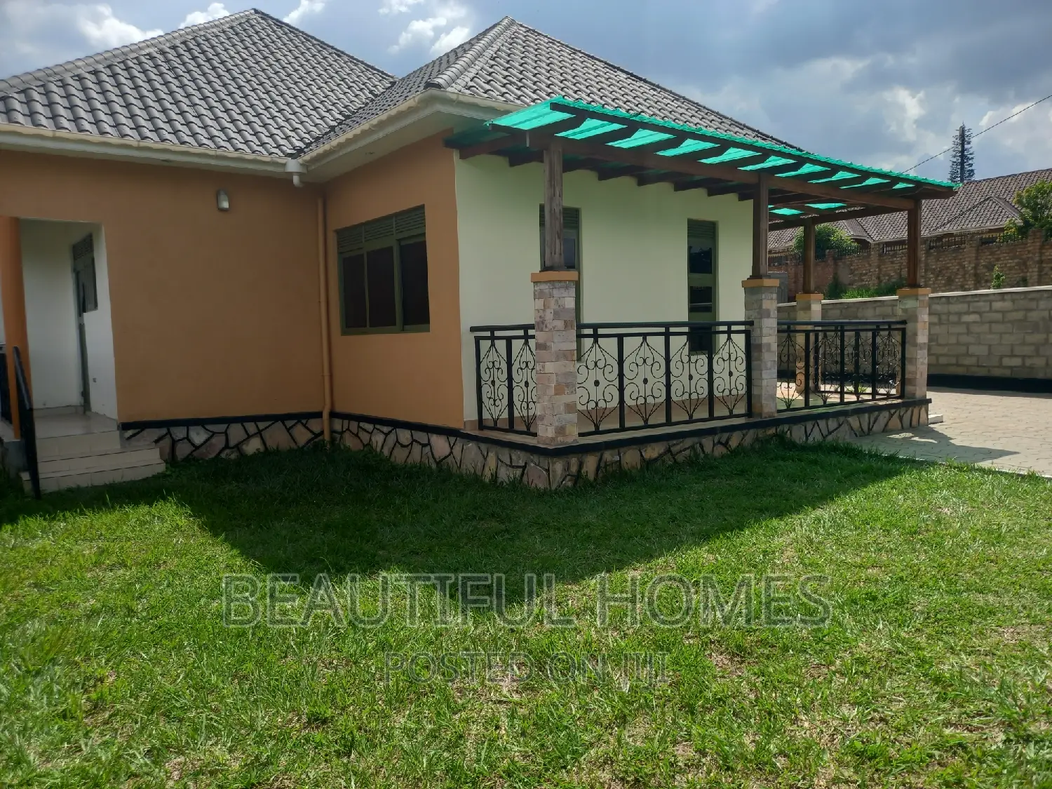 Furnished 4bdrm Bungalow in Kira for sale