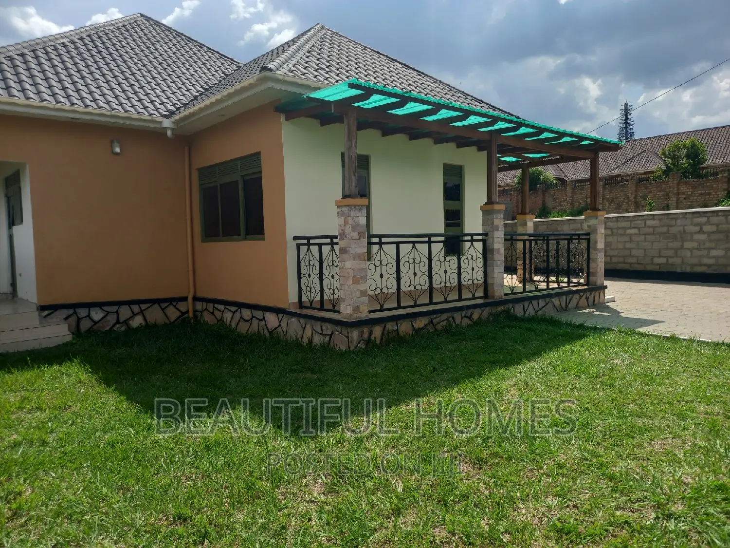 Furnished 4bdrm Bungalow in Kira for sale