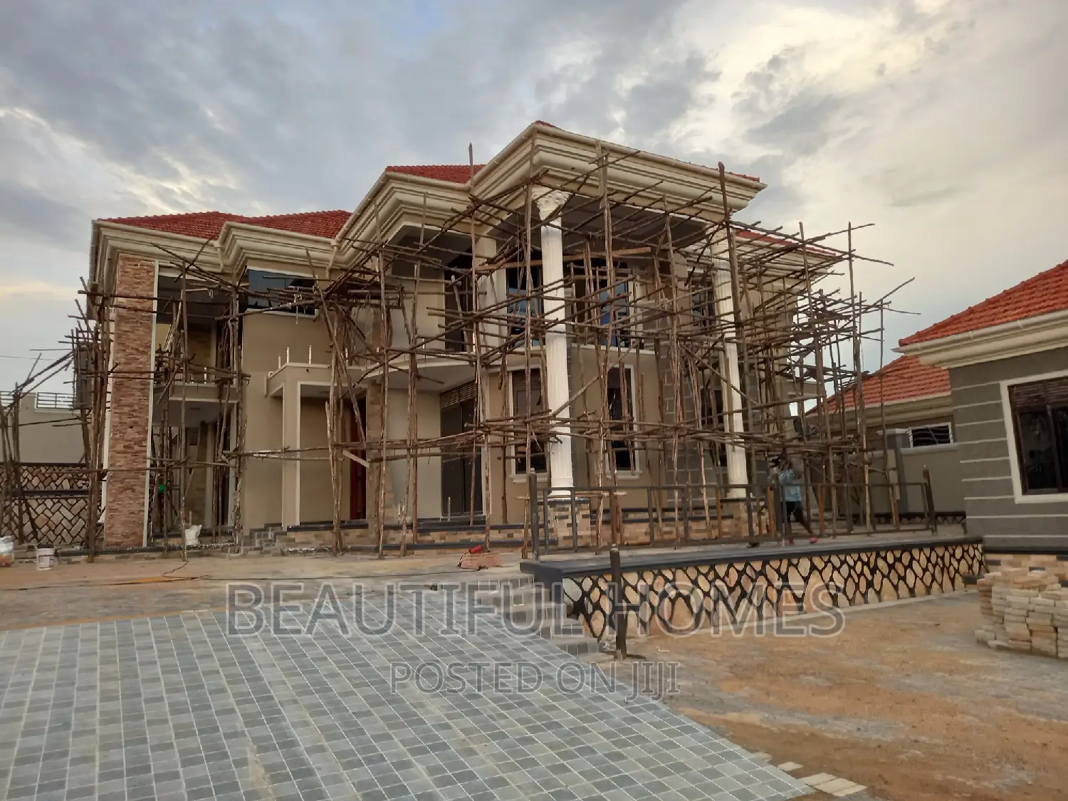 Furnished 6bdrm Mansion in Kira, Nakawa for sale