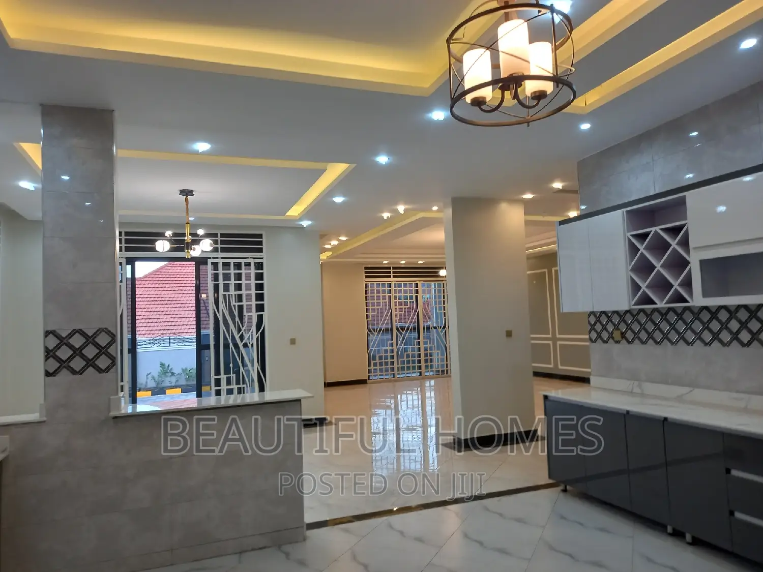 Furnished 6bdrm House in Kira Tarmacked for sale