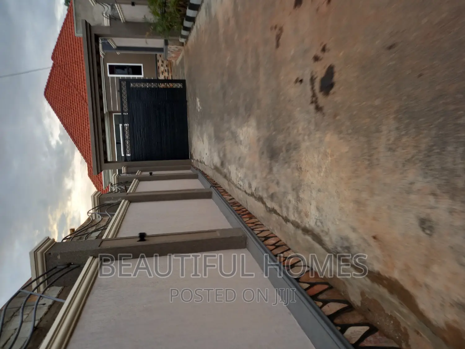 Furnished 6bdrm House in Kira Tarmacked for sale