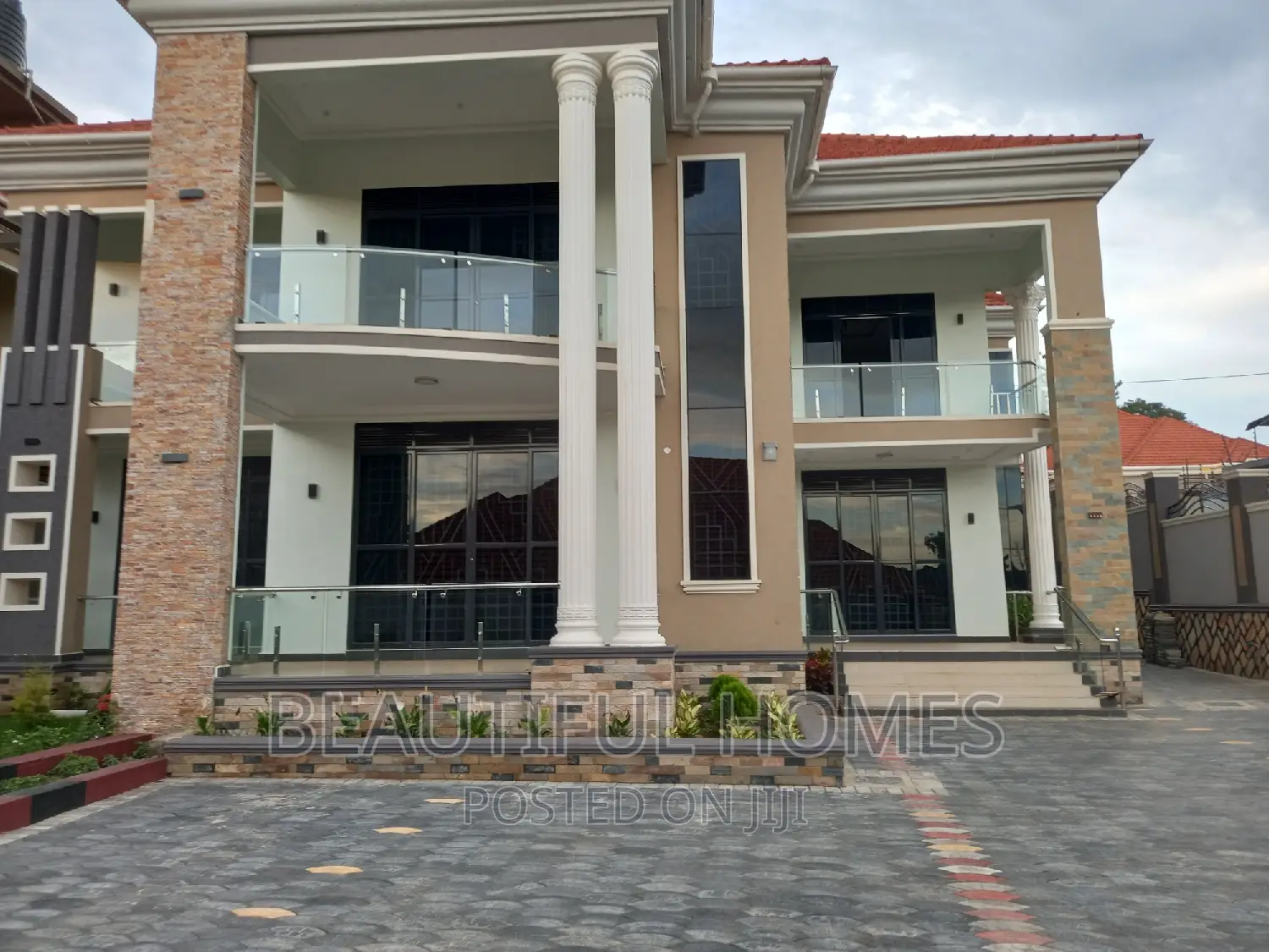 Furnished 6bdrm Mansion in Kira for sale