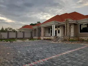 Furnished 5bdrm Maisonette in Kira for sale