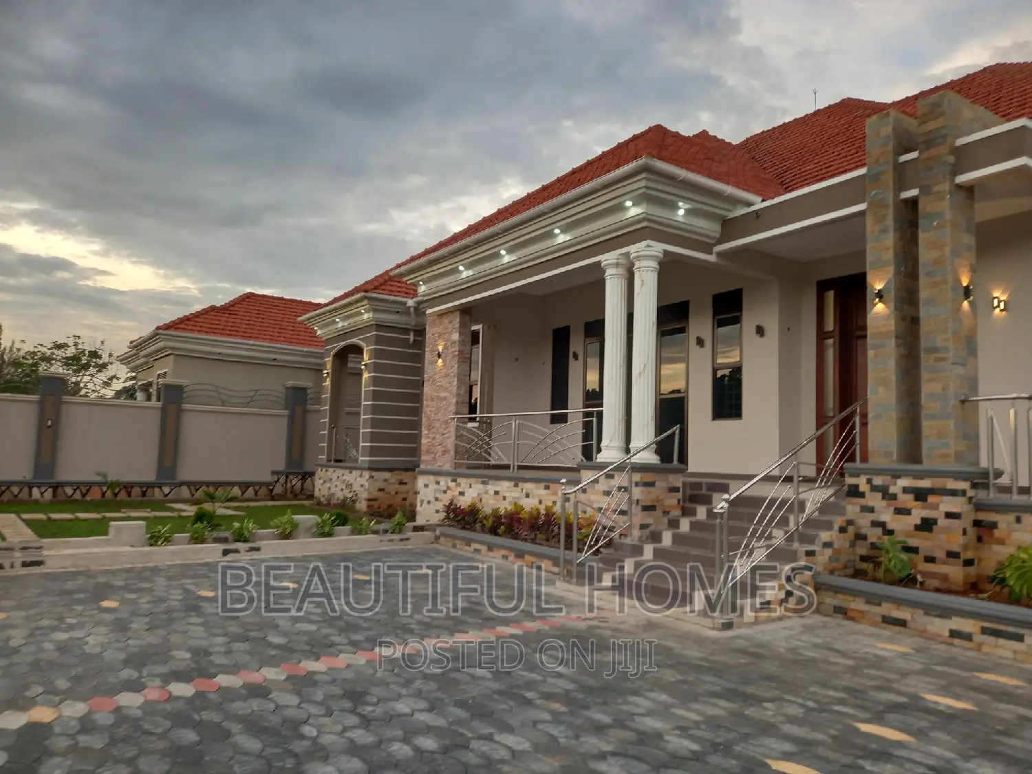 Furnished 5bdrm Maisonette in Kira for sale