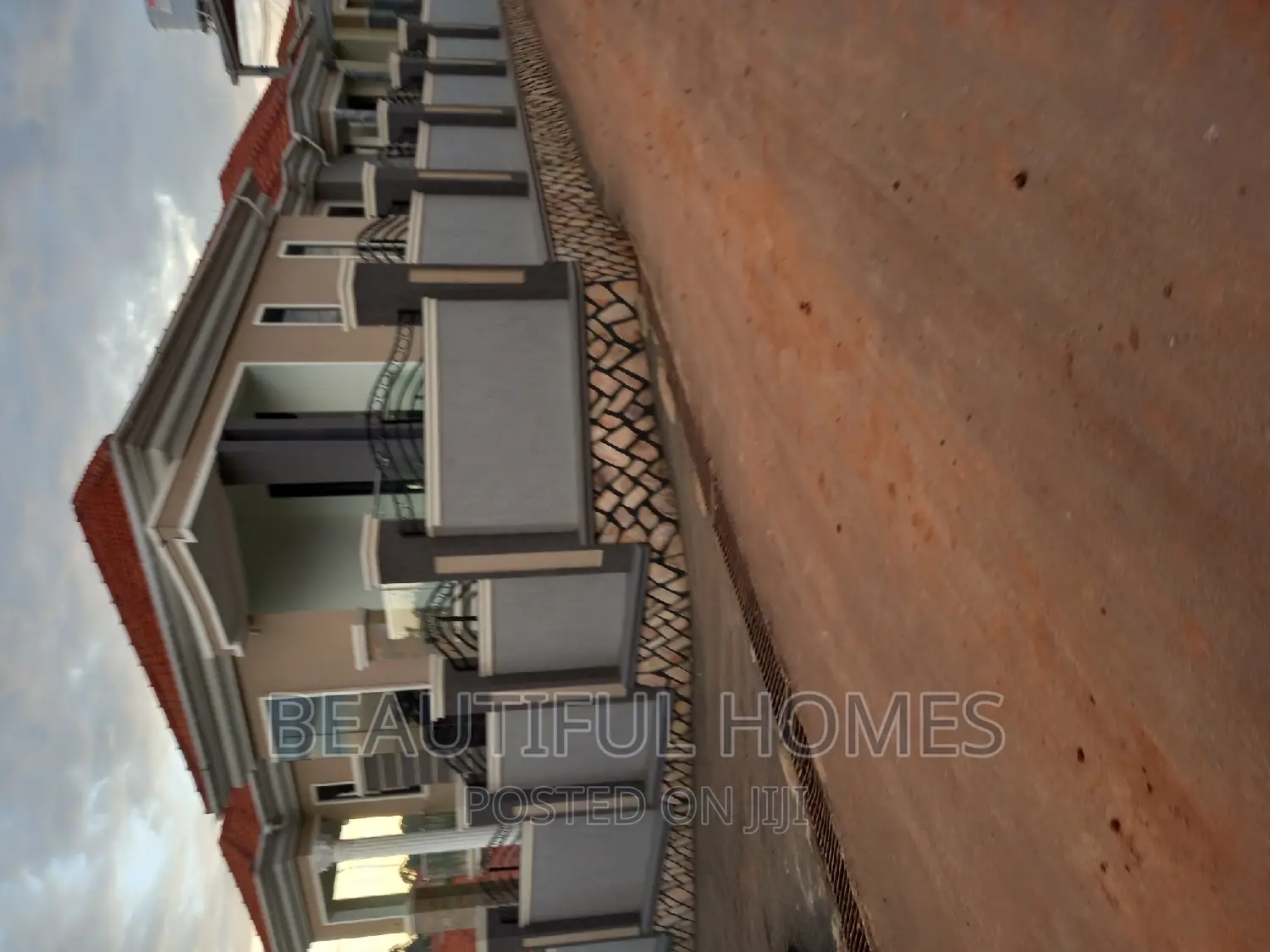Furnished 5bdrm Maisonette in Kira for sale