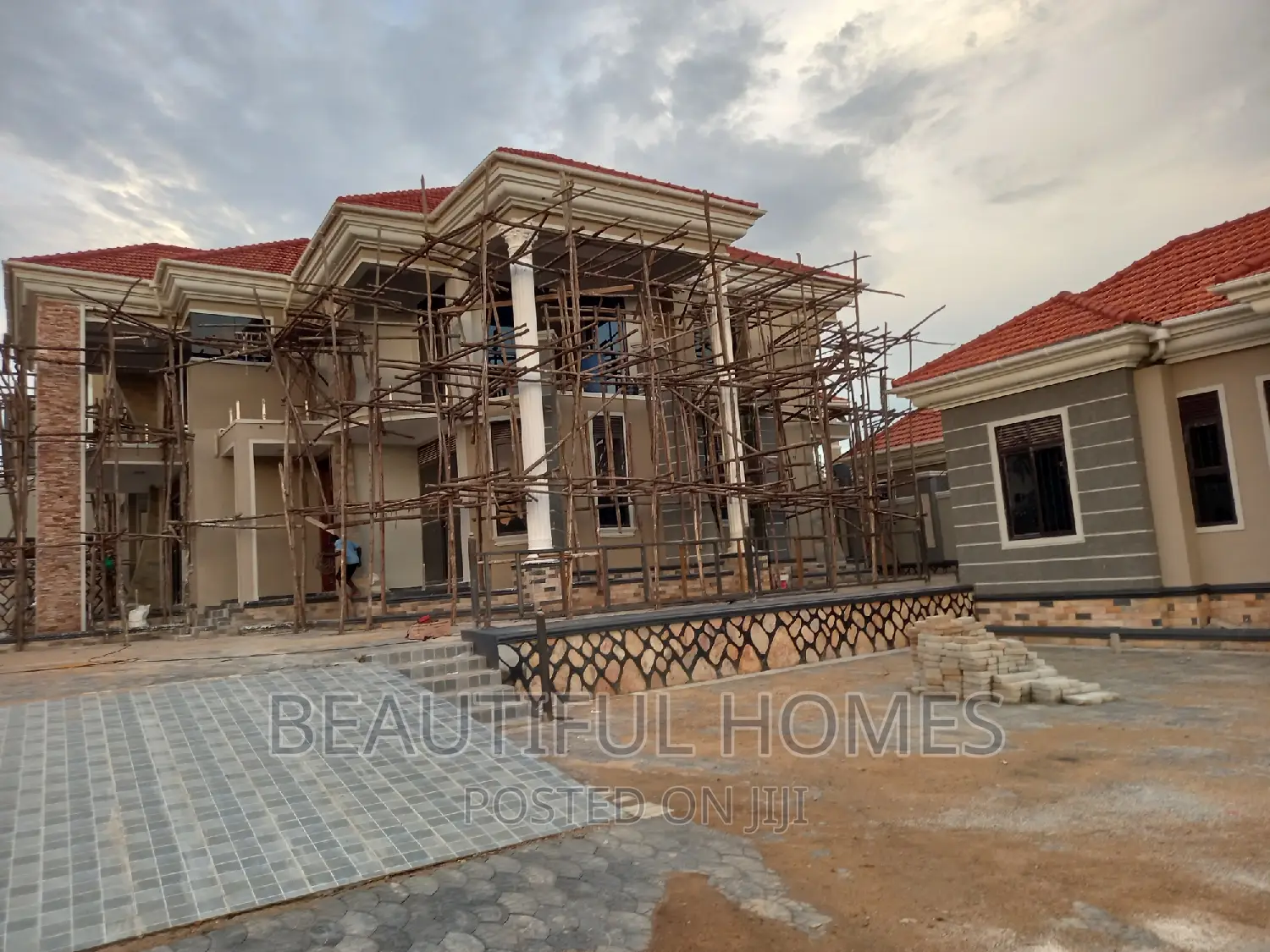 Furnished 6bdrm Mansion in Kira for sale