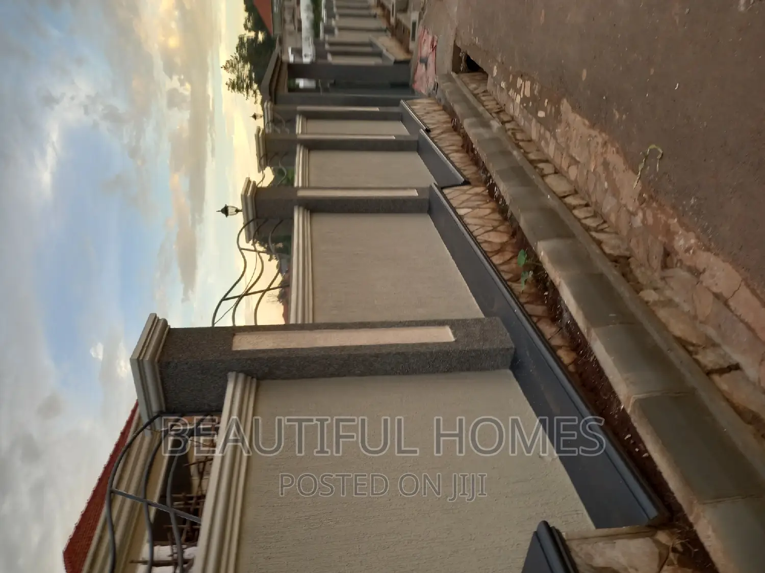 Furnished 6bdrm Mansion in Kira for sale