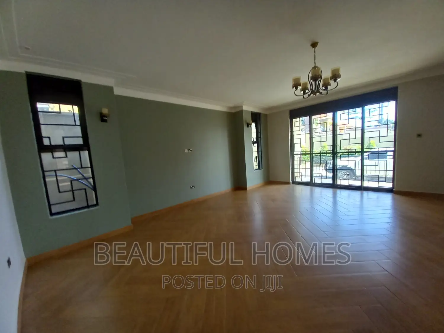 Furnished 6bdrm Duplex in Kira for sale