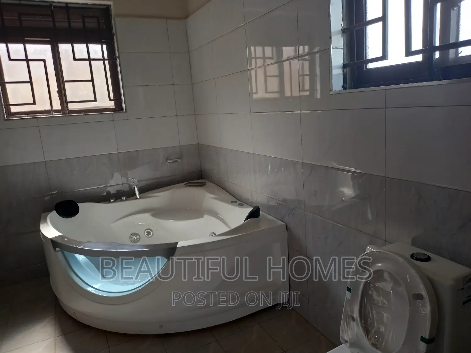 Furnished 6bdrm Duplex in Kira for sale
