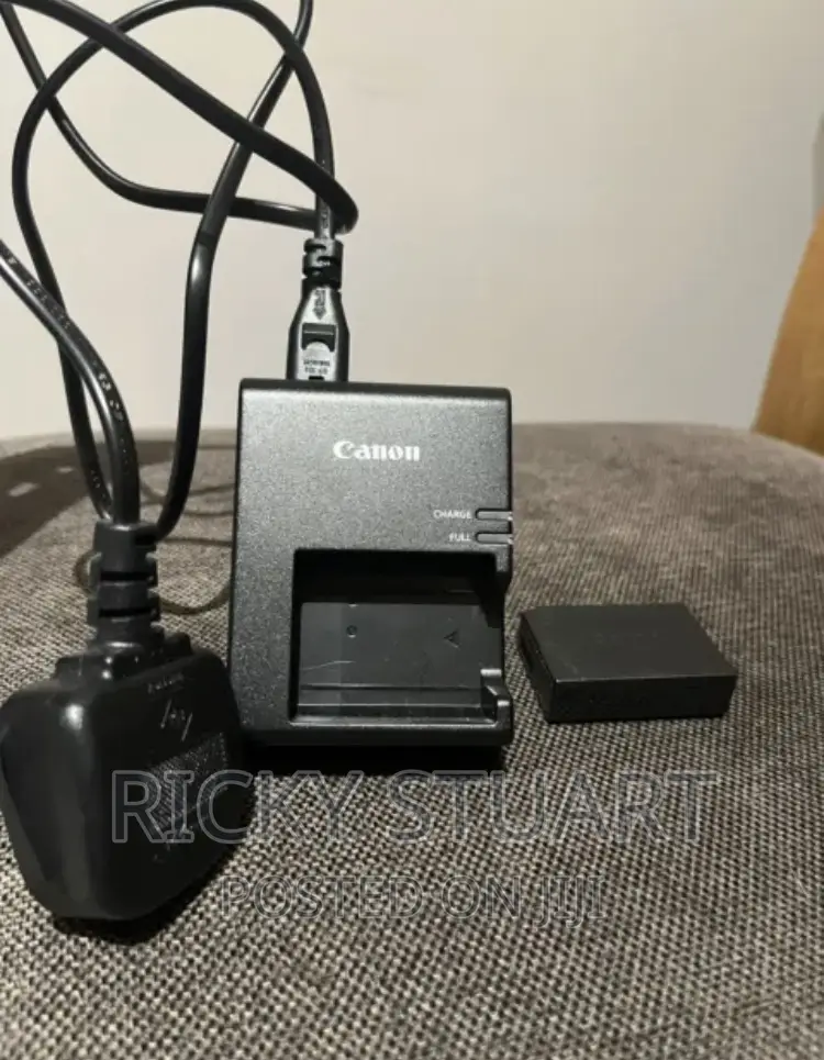 Canon 1200D WTH 18-55mm Lens
