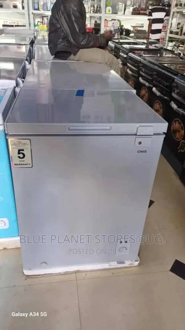 CHIQ 200litres Chest/Deep Freezers \\ CF-200